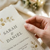Conjunto de Invitaciones de Boda Personalizadas |   Papel Kraft y Cartón con Estampado Dorado en Relieve para Organizadores de Bodas