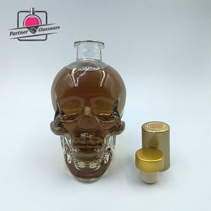 <span class=keywords><strong>Bouteille</strong></span> <span class=keywords><strong>de</strong></span> vin en verre transparent vide <span class=keywords><strong>de</strong></span> 800 ml en forme <span class=keywords><strong>de</strong></span> crâne, fournisseur d'usine, avec bouchon - Product Image 1