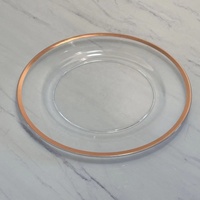 Vente en gros Assiette de présentation en acrylique transparent de 13 pouces avec bordure noire pour événements de mariage Dîner d'anniversaire Assiettes de présentation en plastique