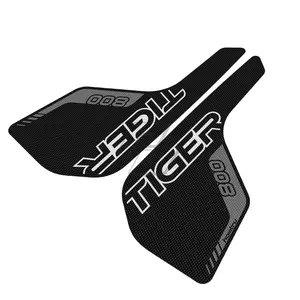 สติ๊กเกอร์กันรอยถังน้ำมันสำหรับรถมอเตอร์ไซค์ <span class=keywords><strong>Triumph</strong></span> TIGER <span class=keywords><strong>800</strong></span> XR XRX XRT XCX XCA <span class=keywords><strong>XC</strong></span> ปี 2015-2020 แผ่นรองกันลื่นบริเวณข้อเข่า - Product Image 3