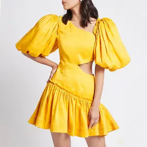 2022新しい非対称デザインプリーツ傾斜ショルダーパフ袖ハイウエスト薄いスカートファッションホリデースタイルのドレス女性