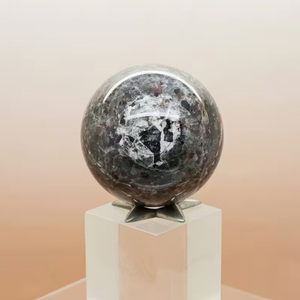 Natürliche Yooperlite Kristallkugel UV-Reaktive Fluoreszierende Sodalith <span class=keywords><strong>Syenit</strong></span> Kugel Leuchtender Feuerstein für Heimdekoration und Meditation - Product Image 5