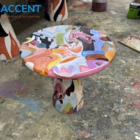 Mesa de Comedor Artística Pintada a Mano, Mesa Redonda de FRP Multicolor de Lujo, Mesa Escultural Abstracta Personalizada para Proyectos de Restaurantes de Alta Gama