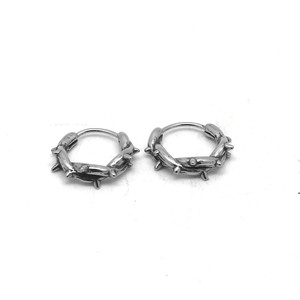 Pendientes de aro Yunnique de acero de titanio con diseño geométrico de púas para hombre y mujer, a la moda - Product Image 1