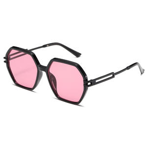 Óculos de Sol UV400 de Proteção em Estoque para Atacado - Óculos de Sol Grandes de Luxo de Alta Qualidade para Homens e Mulheres em Formato Retangular - Product Image 3