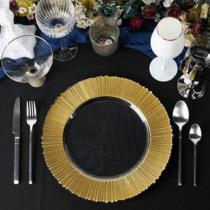 Plato de Cristal Transparente con Borde Dorado Acanalado, <span class=keywords><strong>Base</strong></span> Versátil para Plato de Cena, Ideal para Hogar, Hotel y Bodas - Product Image 3