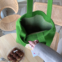 Sac seau en laine tricotée verte à rayures motif lapin de dessin animé japonais pour femme, non imperméable, avec deux poignées et fermeture ouverte