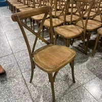 Chaise empilable de luxe en résine texturée marron avec dossier croisé, design moderne, imperméable, pour salle à manger d'hôtel ou de mariage, capacité 450 kg, avec coussin moelleux