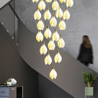 Lustre suspendu long à LED multi-têtes en céramique, design bourgeon, pour escalier en colimaçon à haut plafond