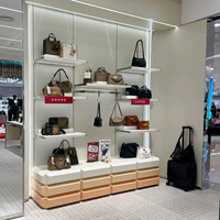 Élégant présentoir de sacs à main en bois brun robuste avec finition stratifiée pour comptoirs de vente au détail, décoration de vitrine pour sacs