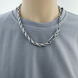 Yuexiang rétro personnalisé sac à croix pendentif solide dés chaîne porte-clés Vintage Style métal mousqueton sac chaîne pour voiture et clés - Product Image 6