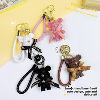 Porte-clés mini-ours en résine tendance style dessin animé, délicat, pour couple, breloque de voiture et sac à dos, ornement décoratif, cadeau en gros