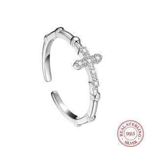 Anillo de Plata de Ley 925 Auténtica con Cruz Lateral Exquisita de Fe, <span class=keywords><strong>Esperanza</strong></span> y Amor, Anillos Apilables de Compromiso con Circonita Cúbica para Mujer - Product Image 1