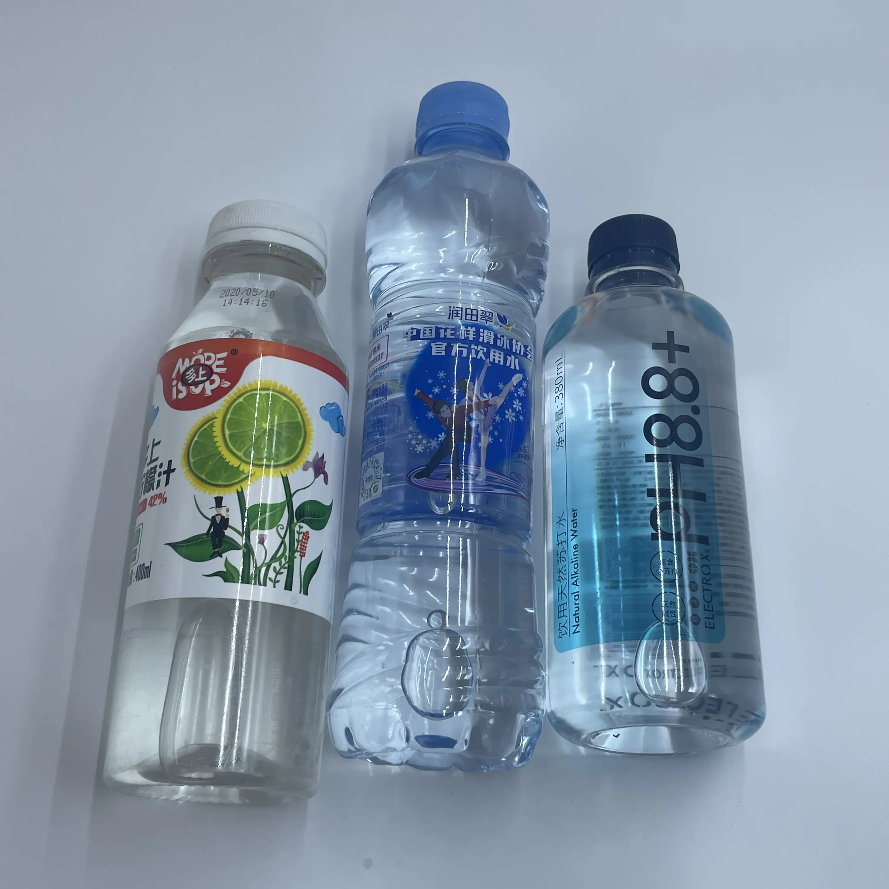 Fabrika özelleştirilmiş su geçirmez Pvc ısı shrink etiket plastik şişeler LOGO baskılı su geçirmez içecek şişesi etiketleri üretir