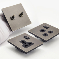 Enchufe de Pared Industrial Eléctrico de 2 Tomas con Puertos USB-A y USB-C, Enchufe Francés, Europeo y Británico, Palanca de Latón, Interruptor de Bronce Inoxidable