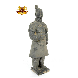 Statue antique chinoise grandeur nature en pierre naturelle, granit, marbre, ou terracotta, représentant un guerrier archer agenouillé - Product Image 5