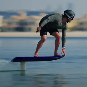 Efoil de Alto Rendimiento de 8KW en Oferta, Efoil de Fibra de Carbono con Motor y Batería, Hydrofoil Eléctrico Fly One Pro - Product Image 1