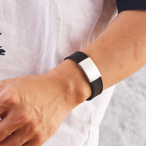 Pulsera de Identificación de Seguridad Ajustable e Impermeable de 18 mm de Ancho, Personalizable con Grabado, para Deportistas y Viajeros - Product Image 2