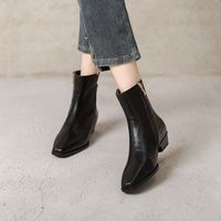 Sepatu Bot Retro Wanita Berujung Runcing Warna Solid Anti-Selip untuk Musim Gugur dan Musim Dingin dengan Hak Tebal.
