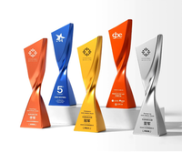Nouveau design de trophée en résine personnalisable avec impression UV, récompense créative torsadée