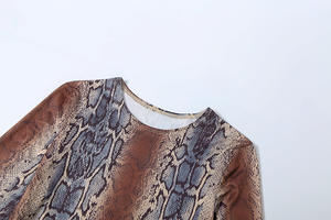 ชุดเซ็ตแฟชั่นเข้าชุด เสื้อแขนยาวพิมพ์ลายบล็อกสี สไตล์ลำลองรัดรูปสำหรับผู้หญิง เสื้อครอปสั้น กางเกงขายาวเซ็กซี่ ชุดสองชิ้น - Product Image 5