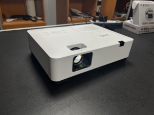 4000 Lumen 3LCD chiếu được xây dựng trong loa cho rạp chiếu phim nhà Movie họp lớp học sử dụng - Product Image 2