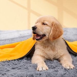 Suave terciopelo coral secado rápido logotipo personalizado mascotas al mayor Toalla de baño para mascotas absorber - Product Image 1
