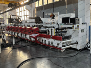 Macchina da stampa flessografica roll-to-roll per pellicole termoretraibili a banda stretta, ideale per la produzione di etichette e linee di conversione - Product Image 3