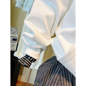 Haut court en velours pour <span class=keywords><strong>femme</strong></span>, style occidental, avec petite étiquette en cuir, idéal pour l'automne et l'hiver – Fabrication d'usine de haute qualité - Product Image 5