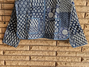 Veste en coton style bohème à col en V, veste patchwork, veste florale réversible, veste vintage faite à la main pour femmes, manteau d'hiver - Product Image 2