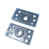 Support mécanique en alliage d'aluminium usiné CNC 5 axes à tolérance stricte, anodisation noire, pièce de support d'équipement OEM personnalisée