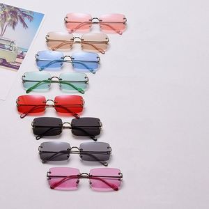 Gafas de Sol Retro Rojas con Logotipo Personalizado, Montura Rectangular sin Aro para Hombre, Gafas de Sol Cuadradas de Metal Dorado con Protección UV400 para Mujer - Product Image 6
