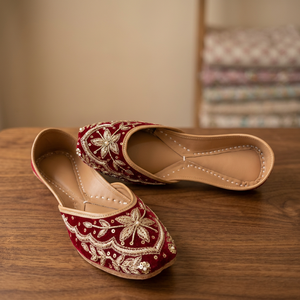 Precio al por Mayor BS INTERNATIONAL Zapatos Bordados para Mujer de Cuero Genuino Diseño Tradicional Personalizado OEM/ODM Tendencia de Moda - Product Image 1