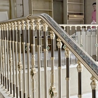 Europäischer Klassischer Messing-Aluminium-Treppengeländer Hochwertige Villa-Balustrade Einfache Installation Korrosionsbeständig Innen- und Außenbereich