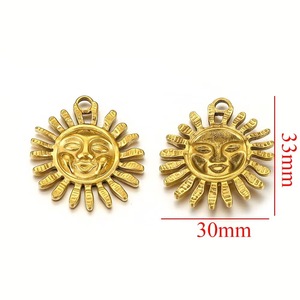 Ciondoli in acciaio inossidabile placcato oro 18 carati P262 con smalto a forma di sole e cuore per creazione gioielli, accessori fai da te per collane e bracciali - Product Image 3