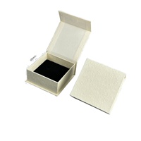 Boîte à bijoux rigide haut de gamme à fermeture magnétique, avec logo personnalisé, estampage à chaud or, procédé de gaufrage et débossage, pour emballage de boucles d'oreilles