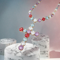 Collier pendentif croix plaqué or de haute qualité avec chaîne à maillons, design tendance multicolore, jeune et dynamique