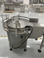 Machine d'emballage automatique D-TOP pour le désordrement des bouteilles, à entraînement hydraulique, pour les applications de boissons, de produits chimiques et de produits divers