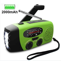 Radio de Supervivencia Solar de Manivela con Alta Capacidad de 2000 mAh, Premium para Excursionismo, con Linterna de Alta Intensidad