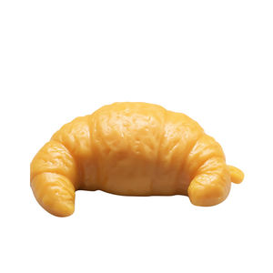Achat en gros : Jouet anti-stress personnalisé en TPR en forme de croissant ou de pain, fabriqué sur mesure - Product Image 1