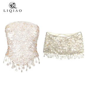 Ensemble deux pièces de luxe sur mesure, orné de coquillages, composé d'un haut sans bretelles et d'une mini-jupe, idéal <span class=keywords><strong>pour</strong></span> les soirées et les événements. - Product Image 1