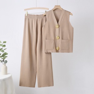 Conjunto de Mujer de Moda Verano 2026: Chaleco de Punto sin Mangas Transpirable con Botones y Pantalones de Pierna Recta Ancha - Venta al por Mayor para Boutiques - Product Image 5
