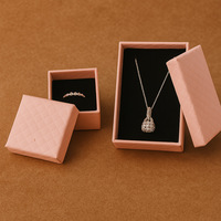 Boîte à bijoux personnalisée avec logo, motif à carreaux, couverture en papier spécial bon marché, pour bague, bracelet, collier, boucles d'oreilles, emballage personnalisé