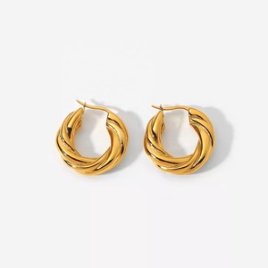 Grosses boucles d'oreilles torsadées en acier inoxydable plaqué or 18K, bijoux pour femmes - Product Image 6