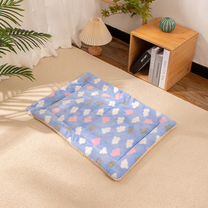 Tapis pour animaux de compagnie à bon <span class=keywords><strong>prix</strong></span>, motif fraise et carotte, confortable, doux au toucher, couverture pour animaux de compagnie en polyester pour <span class=keywords><strong>chat</strong></span> et chien - Product Image 2