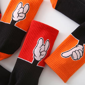 Chaussettes simples de dessin animé <span class=keywords><strong>Mickey</strong></span> à la mode pour les jeunes Chaussettes de sport de skateboard avec logo inférieur pour l'automne et le printemps - Product Image 4