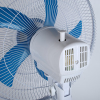 Ventilateur de table portable solaire rechargeable pour camping extérieur, en plastique durable, design sur pied, grand vent, tête oscillante, pour usage domestique