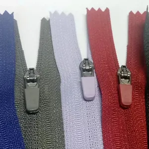 Nhà Máy Giá Kích Thước #3 Tùy Chỉnh Màu Close End Cao Su Hidden Răng Xếp Nylon Zip Dây Kéo Băng Với YG Thanh Trượt Cao Su Puller