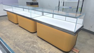 Vitrine à bijoux en verre personnalisée en gros avec éclairage LED, design écologique, étanche, serrures et tiroirs pour <span class=keywords><strong>la</strong></span> vente au détail et les musées - Product Image 5