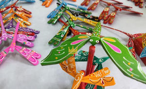 Libélula de Bambú Pintada a Mano con Laca, Regalo Animal, Souvenir Vietnamita para el Hogar u Oficina, Ecológico, de Vietnam - Product Image 4